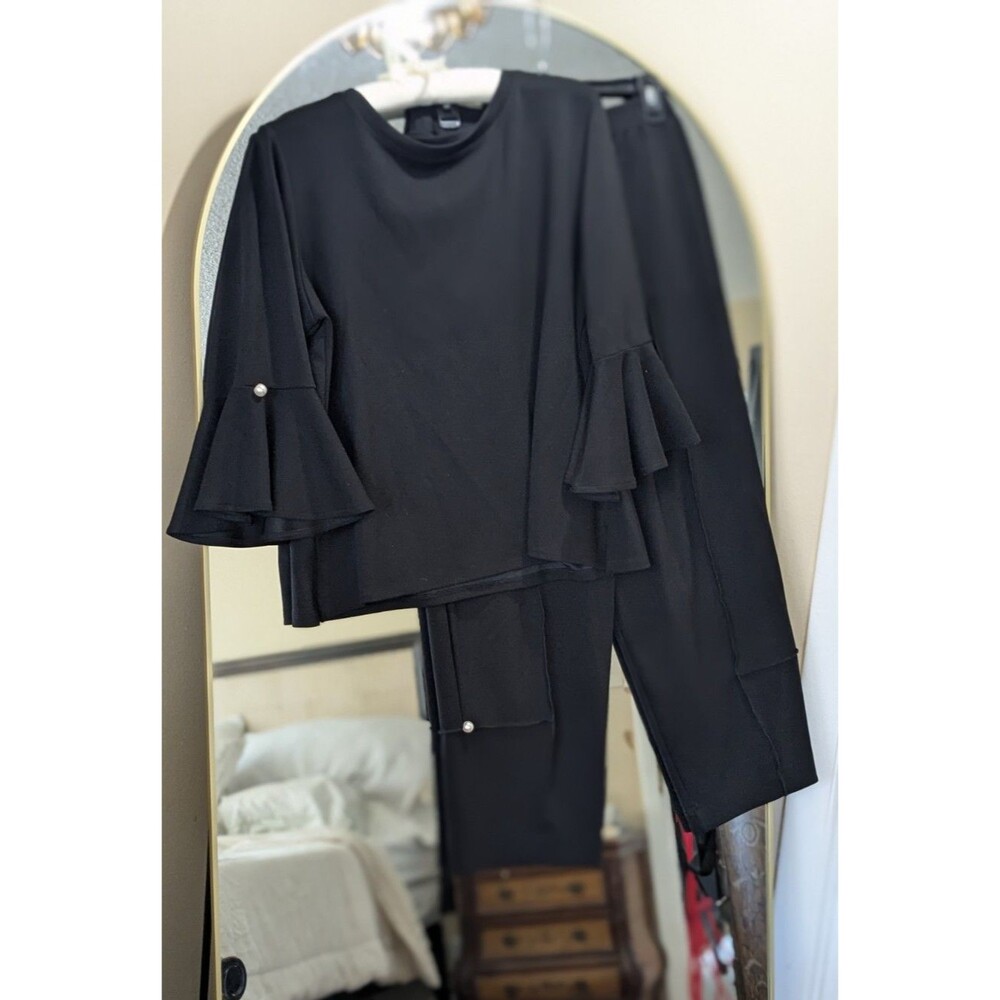 Lior Paris Black 3/4 sleeve with tiered flounce bell sleeves Ankle Pant 2 pc L